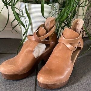 Free People Cedar Clog. NWT